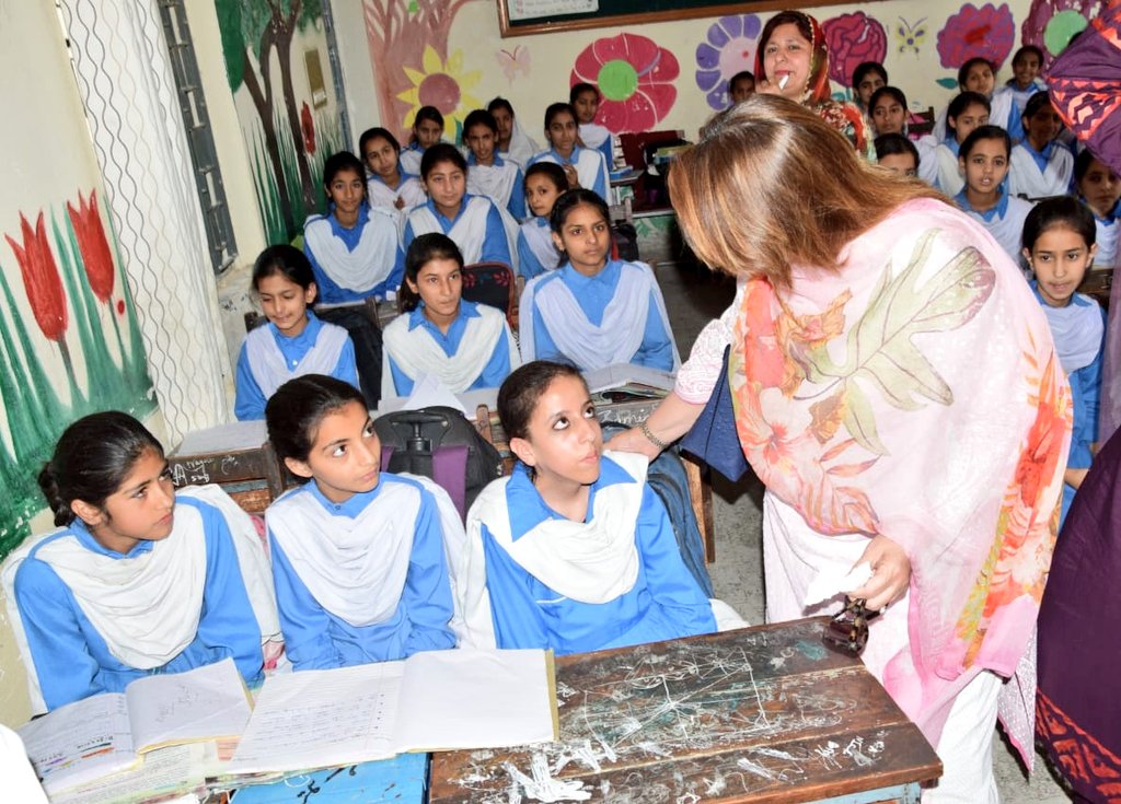 The President Of Pakistan On Twitter Mrs Samina Alvi Visited The Fg Islamabad Model School For Girls In Barakahu On Friday She Had Detailed Discussion With The Principal And Teachers About The,Staircase Steel Handrail Design In Kerala
