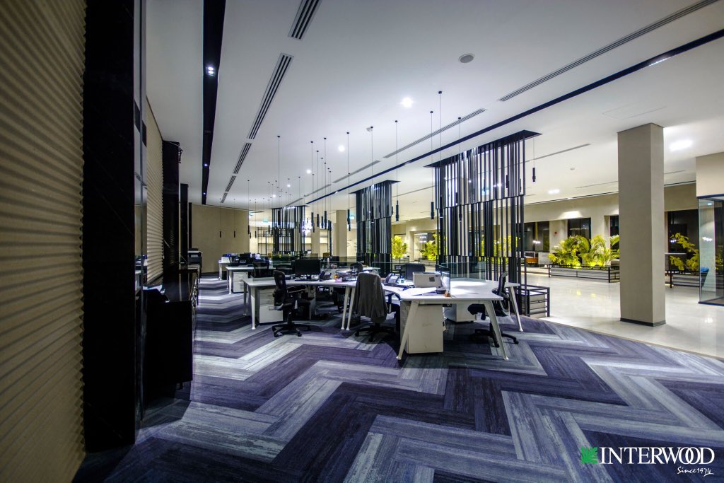 interwoodmobel's tweet image. Take an inside look at the Emaar Sales Centre, where #Interwood installed meeting tables, workstations, waiting area lounges, manager desks, and flooring, as part of a corporate project designed by #NajmiBilgrami Collaborative. 
 #InterwoodProjects #NewProjects #Architecture