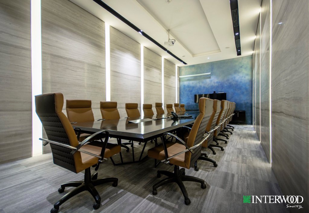 interwoodmobel's tweet image. Take an inside look at the Emaar Sales Centre, where #Interwood installed meeting tables, workstations, waiting area lounges, manager desks, and flooring, as part of a corporate project designed by #NajmiBilgrami Collaborative. 
 #InterwoodProjects #NewProjects #Architecture