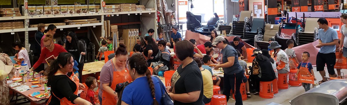 486Sasm's tweet image. A great #KidsDay at the #HD0486ElCon. @depotfan1 @Alana95540851 @SusanT42880527 and Riley. @jennipherball @NeriWilliams