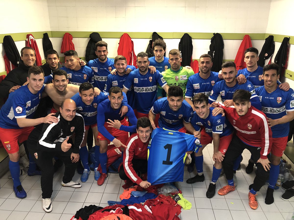 SERGIO8FCB's tweet photo. RT @UDLogrones: ¡Esta victoria va por ti, @miguel13mart, nuestro capitán, nuestro número 1️⃣! 🙏🏼 Que sea lo menos posible la lesión.
#JugamosTodos #UDLog #ACGvUDL https://t.co/G7YiM0yiUJ