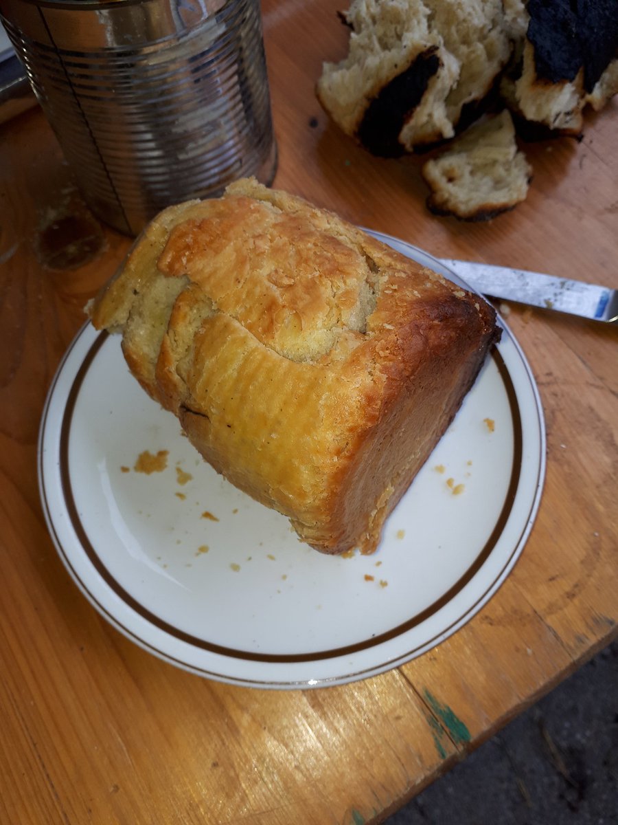 dreaStgt's tweet photo. #BrotinderDose No1 und No2 Rhabarbercrumble und Marsmallowspiesse #Kochworkshop https://t.co/uLB4jfPdVX