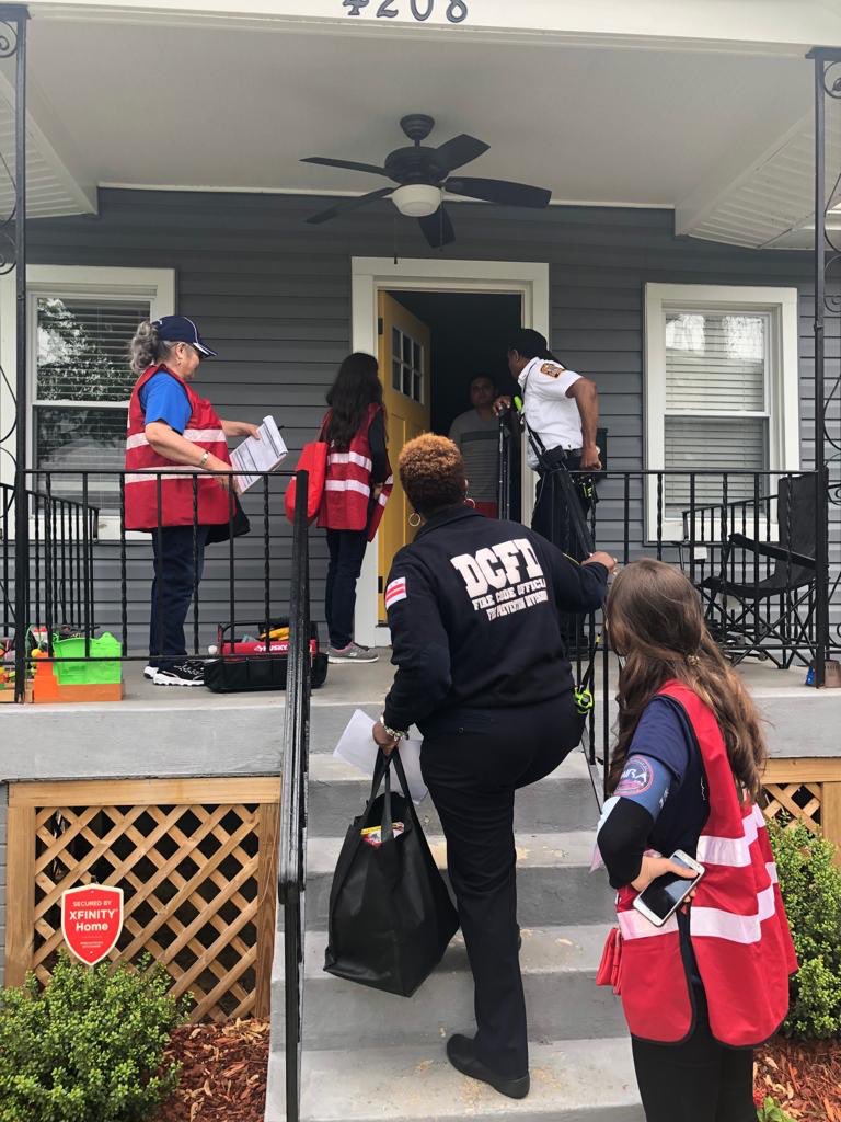 MIRAUSAOficial's tweet photo. Continuamos en la jornada #SoundTheAlarm en #WashingtonDC y cada vez son más las familias beneficiadas.

#EndHomeFires
#HelpingMovesUs
#AyudarNosMueve
#SalvandoVidas https://t.co/gf9gQkbNRs