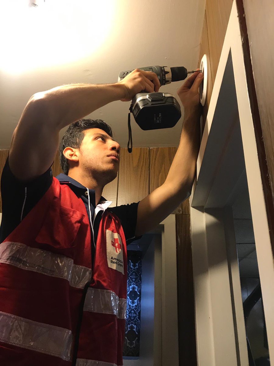 MIRAUSAOficial's tweet photo. Continuamos en la jornada #SoundTheAlarm en #WashingtonDC y cada vez son más las familias beneficiadas.

#EndHomeFires
#HelpingMovesUs
#AyudarNosMueve
#SalvandoVidas https://t.co/gf9gQkbNRs