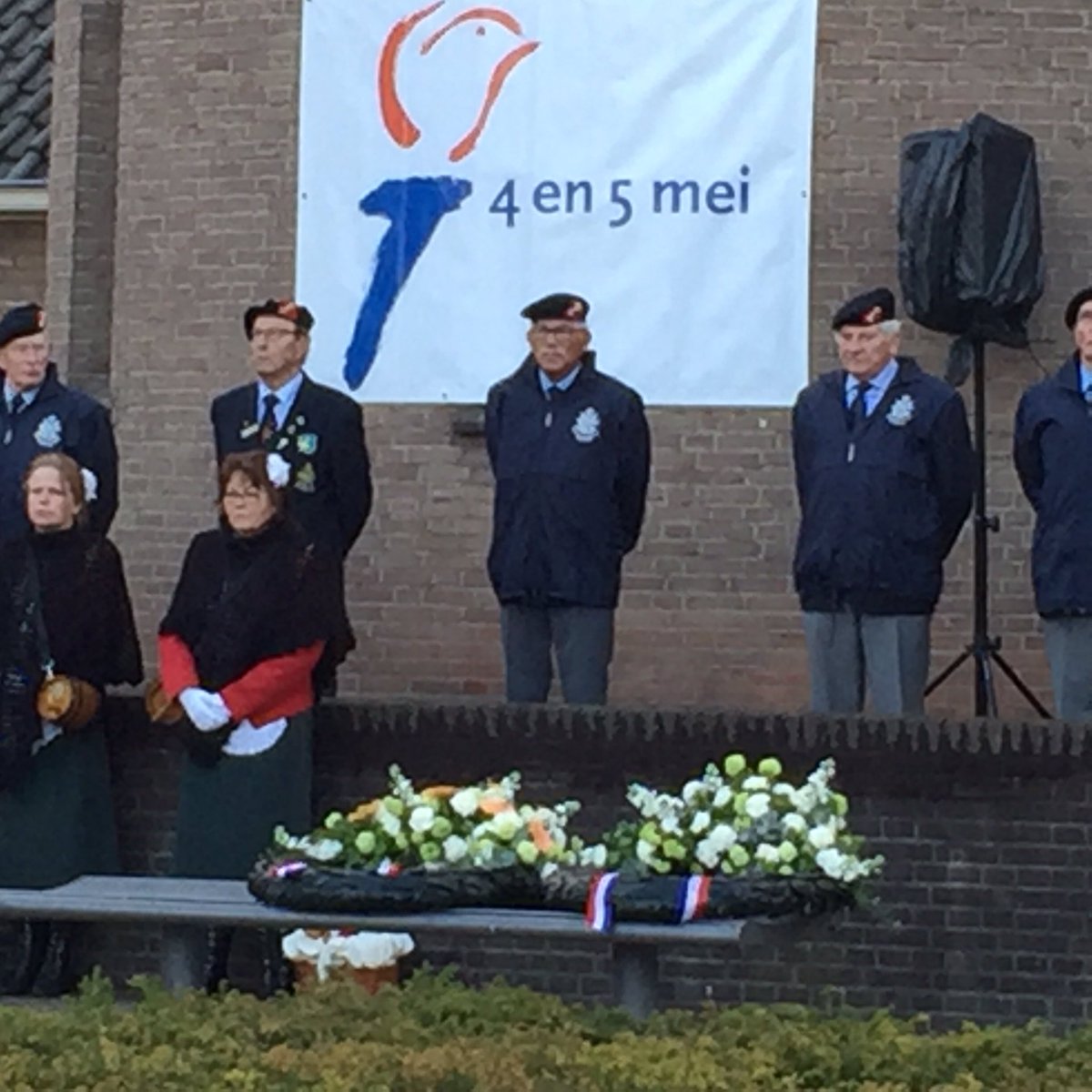 sluiterjos's tweet photo. Indrukwekkende bijeenkomst in  @ulft tijdens de 4 mei viering in het bijzijn van #veteranen. Vrijheid is niet vanzelfsprekend https://t.co/GSf2kmdi1J