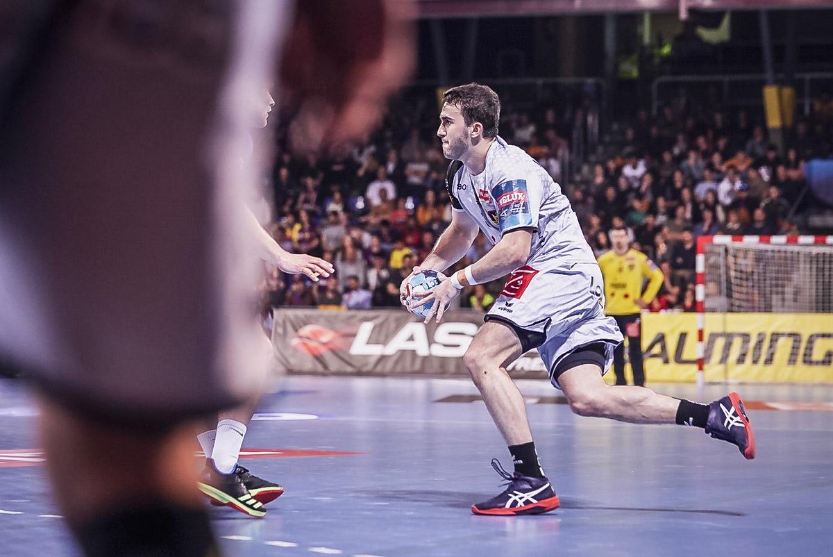 HBCNantes's tweet photo. 44' 🔥
@ASiffertHB en renfort dans la cage, @romainlagarde56 provoque et @valerorivera conlut sur jet de 7 mètres. Le "H" revient à un but du Barça (22-21).
Allez les gars 💪
#ThisIsHtime | #FCBHBCN https://t.co/nVbL9xSEol