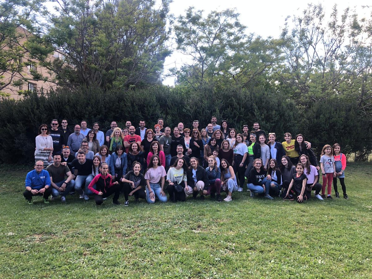 aebellsport's tweet photo. #aebgr #aeb0405 La sección de gimnasia rítmica reunida para agradecer a todos los papás y mamás su magnifica colaboración en el II Torneo de Gimnasia Rítmica AE Bellsport. Gracias a tod@s por la ayuda que prestásteis en su día y gracias por venir hoy a celebrarlo! 😊 https://t.co/uft49BPKBt