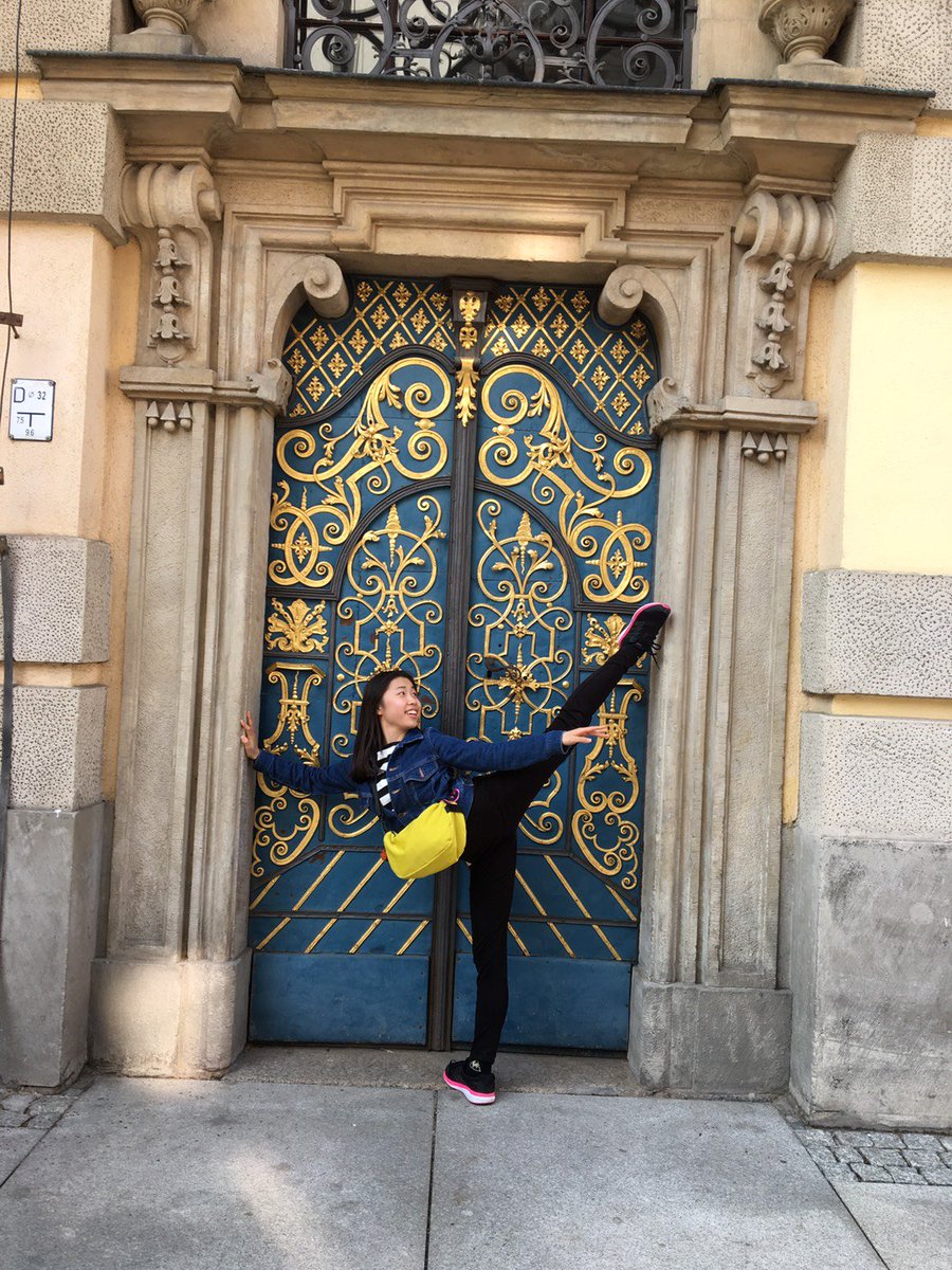 BalletHokoru's tweet photo. 観光その2😘
チェコ🇨🇿🇨🇿🇨🇿
綺麗な建物がたくさん！！
つい写真を撮ってしまいました☺️
#ballet #balletpose #チェコ #HOKORU🐸 https://t.co/zVuyirnS8y