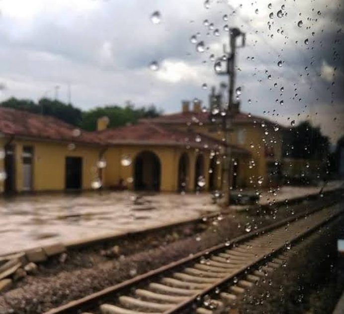 Alır başımı Erzincan'a giderim seni düşünmek için...
#TurgutUyar