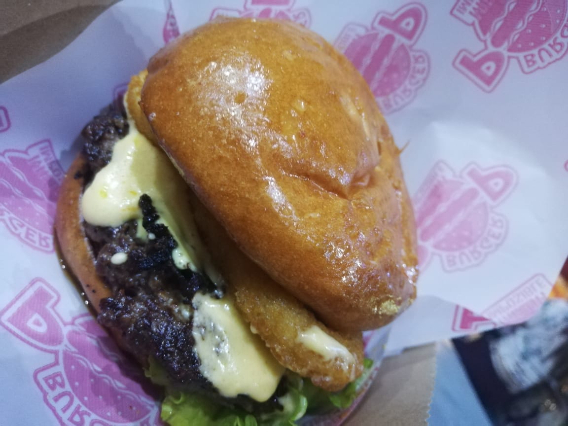 _angelitacor_'s tweet photo. ¡Deliciosa hamburguesa Master Cheese! 😋🧀🍔
#hamburguesa #BurgerMasterCo
#burguermaster #burguerpop #villavicencio #mastercheese https://t.co/ZyFcE8oxp3
