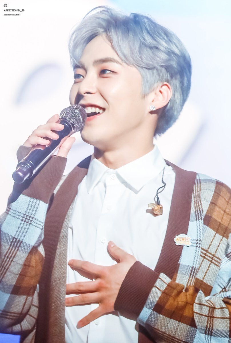 61N27's tweet photo. I will never leave you alone. I will never let you sad. I will be always with you and try to make you happy to see the beautiful smile again with my open eyes💙 #IPromiseXiu @weareoneEXO @B_hundred_Hyun @layzhang https://t.co/Us7PgNrNCn