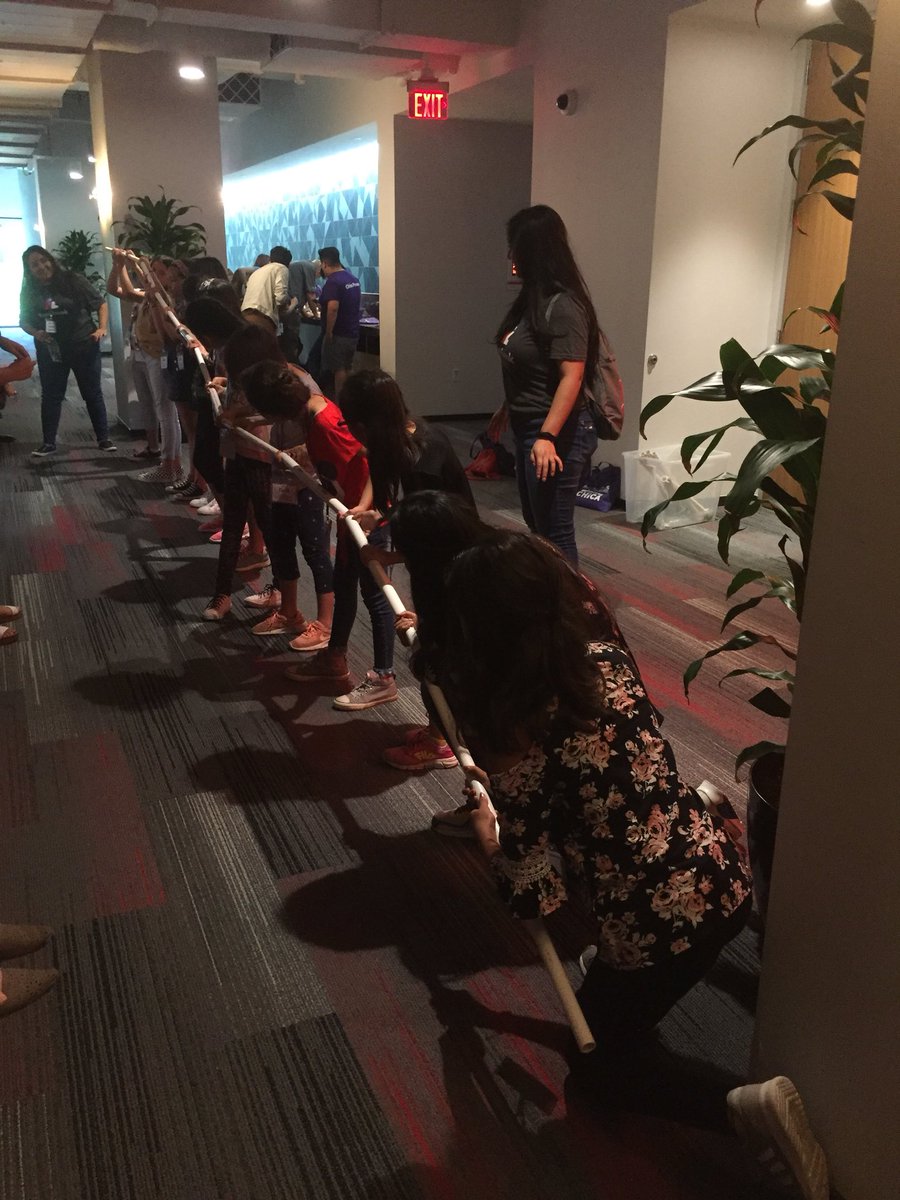 Latinitas's tweet photo. This afternoon our #FutureChica participants got to explore synth kits, 3D printing pens, and design puzzles! https://t.co/6LYKJd1ppt