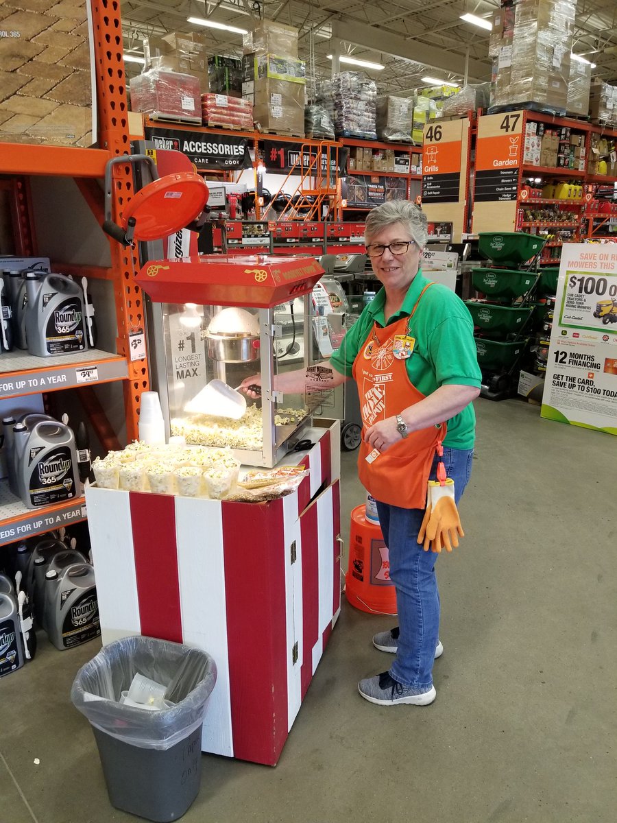 Had a great day with some of our vendors in store 0940 thank you to everyone that showed up and helped out <a href="/OmarLopezTHD/">Omar</a> @terrypTHD @prosolu