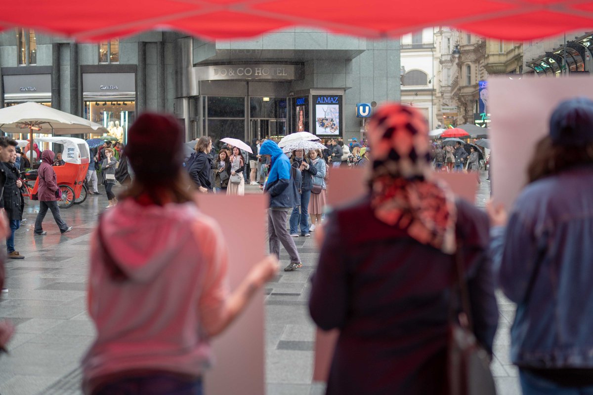 1Stimme1Schritt's tweet photo. Während die Türkei noch Beitrittskandidat der EU war, hat sie sich in ein Land entwickelt, in der JournalistInnen unterdrückt, ihrer Freiheit beraubt und grundlegende Menschenrechte missachtet werden

#WPFD19
#PresseFreiheit
#FreeTurkeyMedia
#FreeThemAll
#JournalismIsNotACrime https://t.co/DqY9qWws38