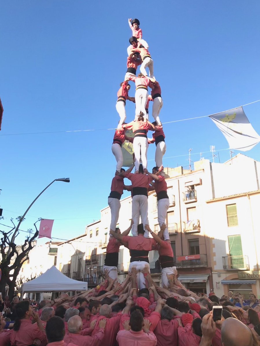 collavella_EN's tweet photo. This evening we built our #HumanTowers in Falset. We completed two 8-level and two 7-level towers. #castellers https://t.co/Fk9X9GOsSl