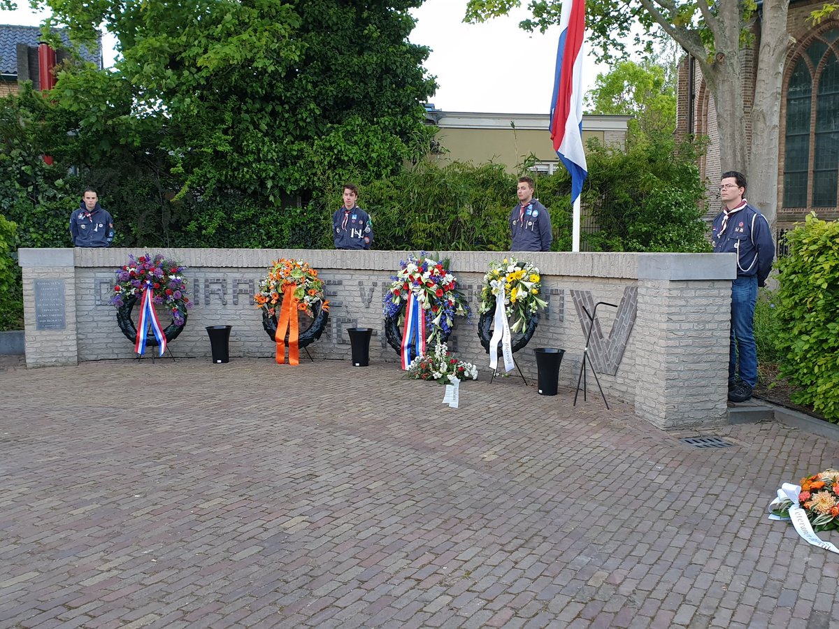 DMAvanDoorn's tweet photo. Opdat we nooit vergeten dat vrijheid geen vanzelfsprekendheid is. Met @AnkievTatenhove  #eervol #Bleiswijk #Dodenherdenking2019 https://t.co/vfI3VD98Cb
