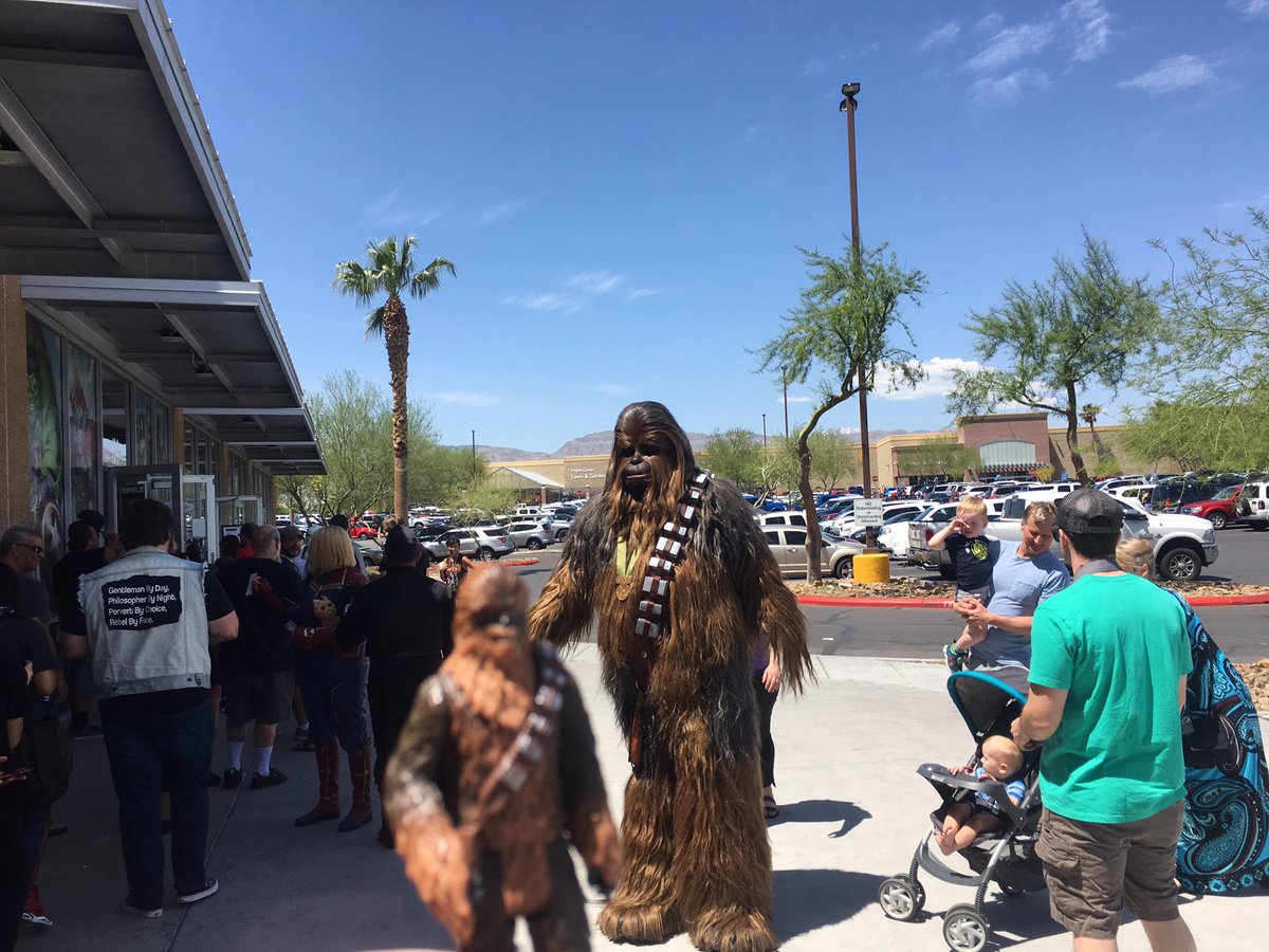 WanderingChewie's tweet photo. Waiting in line for #MayTheFourth and #FreeComicBookDay @MaximuMComics https://t.co/RqAH4aOsA4