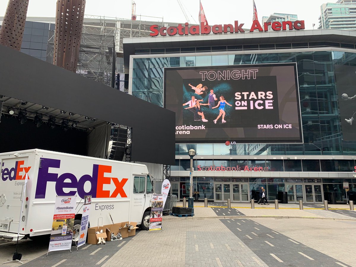Thank you Toronto! Great to see you all <a href="/starsonice/">Stars on Ice</a> last night! Don’t forget to 
#DonateSkates until May 31. For all the info visit skatetogreat.org/fedextour or text SKATE to 393939 

<a href="/FedExCanada/">FedEx Canada</a>
#DonateSkates 
#SOI19 
#FedExCares
