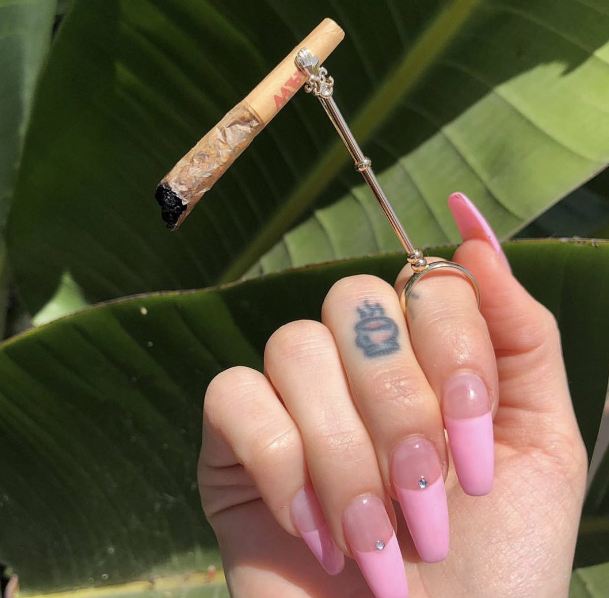 babyap25's tweet photo. save your nails ladies 💅🏻 https://t.co/MC6S3fMAGZ
