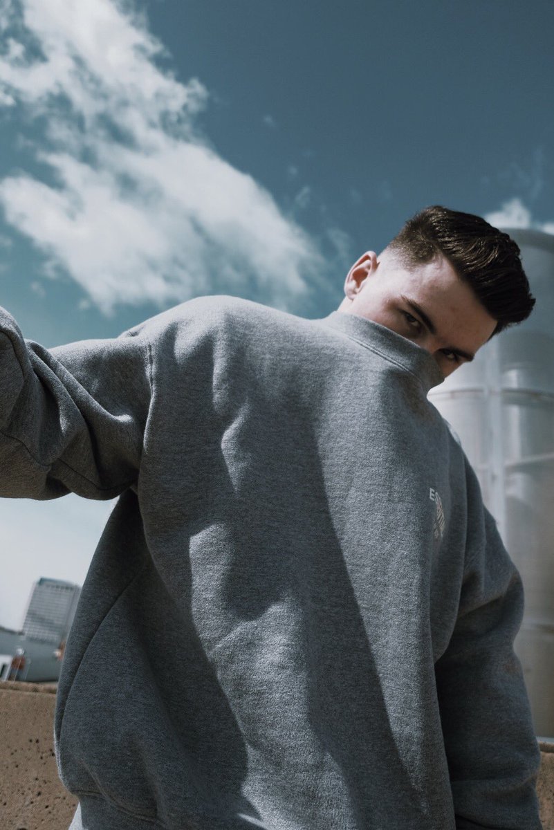 _Hookz_'s tweet photo. So my buddy is a portrait photographer and asked me to model a brand for him, def a different experience but I’m glad how they turned out https://t.co/jfYNbGKwKd