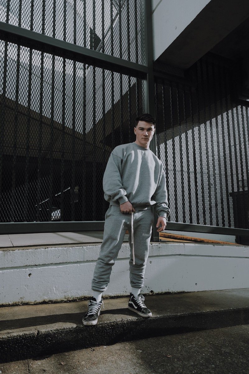 _Hookz_'s tweet photo. So my buddy is a portrait photographer and asked me to model a brand for him, def a different experience but I’m glad how they turned out https://t.co/jfYNbGKwKd