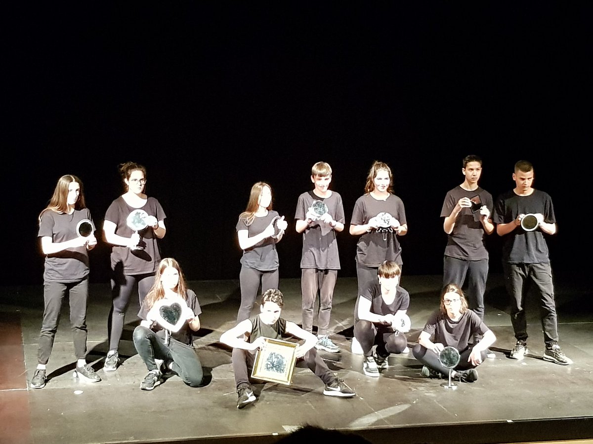 elisabethoj's tweet photo. Tarda de #programacióestable sala Josep Brossa @espaisqv excel.lent obra interpretada pels alumnes grans.
Moltes felicitats!👏👏👏👏💛 https://t.co/pQZnL4ZE13