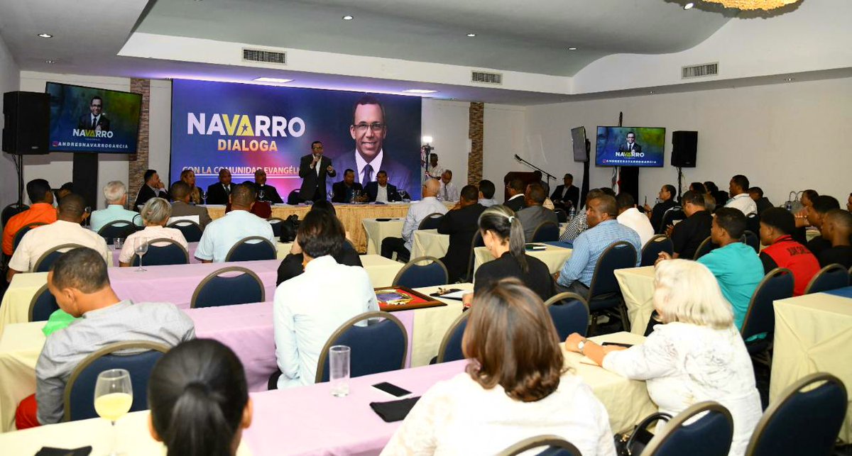 MiguelMedinatv's tweet photo. ¡Más participación con la GENTE! 

Andrés Navarro encabezará un gobierno participativo, donde cada dominicano forme parte de la ejecución de políticas públicas responsables.

#DialogandoConNavarro
#Navarro2020 https://t.co/AprhCie9Er