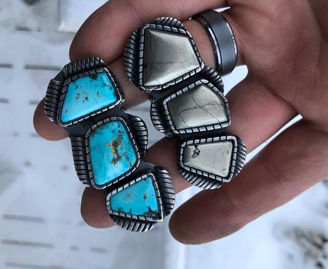 A few statement rings I did a while back.  #candelariahillsbignuggetmine on the left and #pyrite on on the right. #statementrings #ooakrings #freeformcabochon #turquoise❤️ bit.ly/2DPQzxN