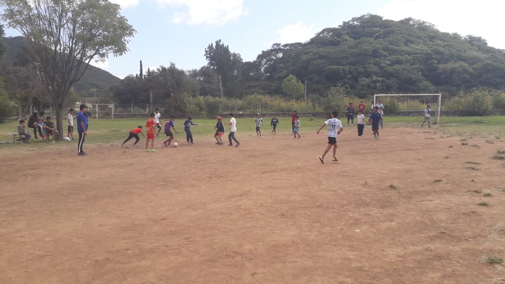 suarnicolas15's tweet photo. Una nueva jornada de Escuelas abiertas en Colegio Ragone! Preparándonos para los juegos evita 😉😉👏
#CPPS 
#EscuelasAbiertas 
#TallerdeDeporte
#Futbol
@fguillesaavedra @DanielJaimeGir1 @vanesa_aramayo https://t.co/u7xNOR1CoC