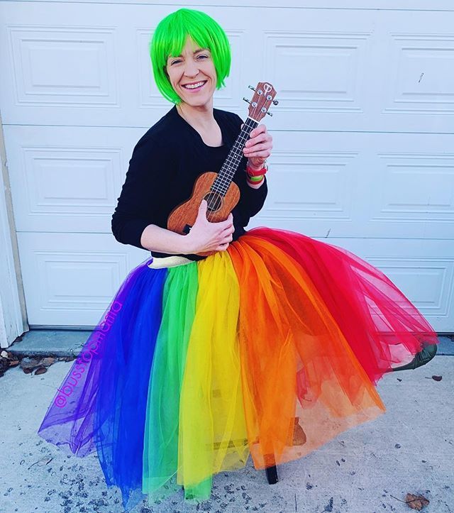 Rainbows and Ukuleles? Heck yes! That's how you kick off a Saturday.⁣

#📷 <a href="/busstopmama/">Emily Blodgett</a>⁣
#tetonguitars #tetonukes #ukulele #uke #rainbow #greenhair #wig #acousticuke #tulleskirt #twirl #smile
