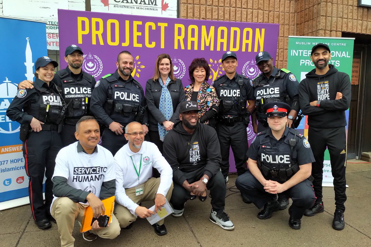 mckelvieAJAX's tweet photo. With an amazing lineup of @JohnTory @cynthiaToronto @RaymondChoPC and others for an amazing cause to feed those of all faiths and backgrounds during the holy month of #Ramandan2019 😊 Over 1,300 food baskets packed! #projectramadan2019 #prbehindthebuild #TOpoli #ScarbTO #ONpoli https://t.co/leEE0CxxEa