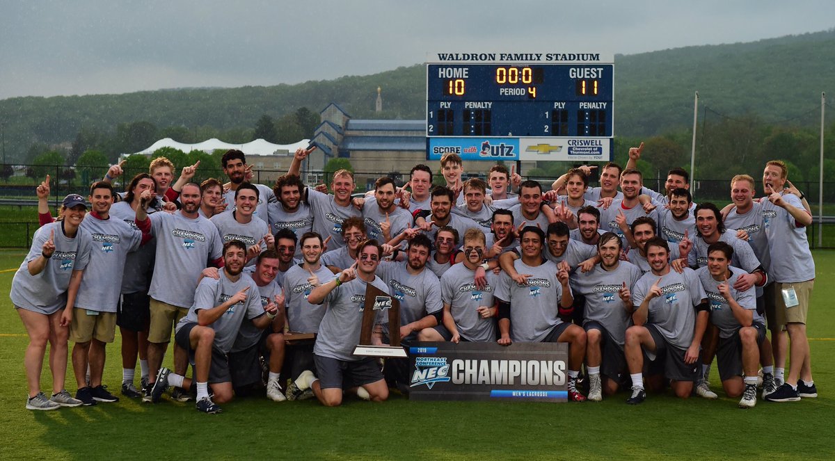 AlexHeger's tweet photo. Yeah this feeling will never get old #back2back 💍 https://t.co/cOsaYTnxwL