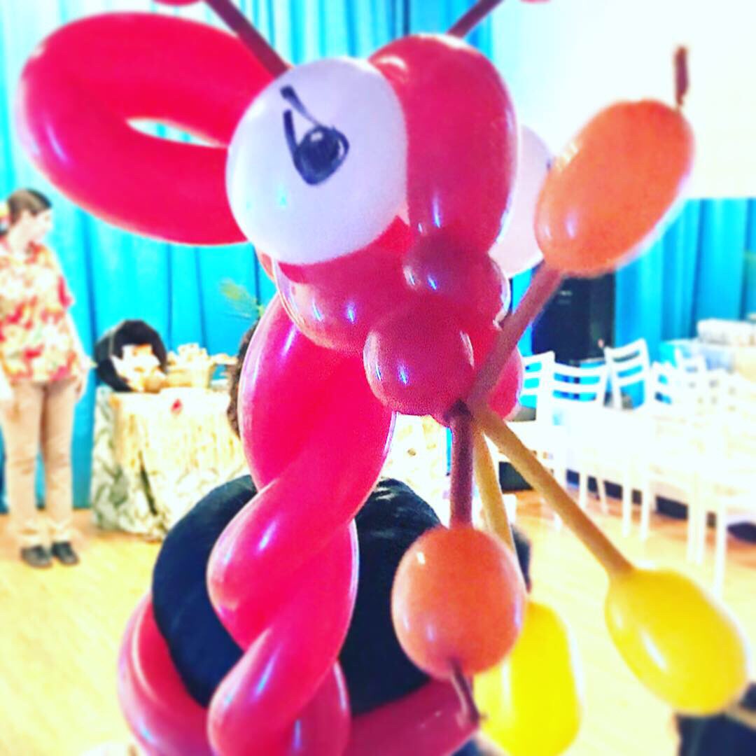 likeriz2's tweet photo. #GameOfTrones #GameofThronesSeason8. Got your #dragon? I do! #fireandblood 🔥 

Get yours from @JulieZauzmer #balloonart 🎈 https://t.co/hRwn1LtIO2