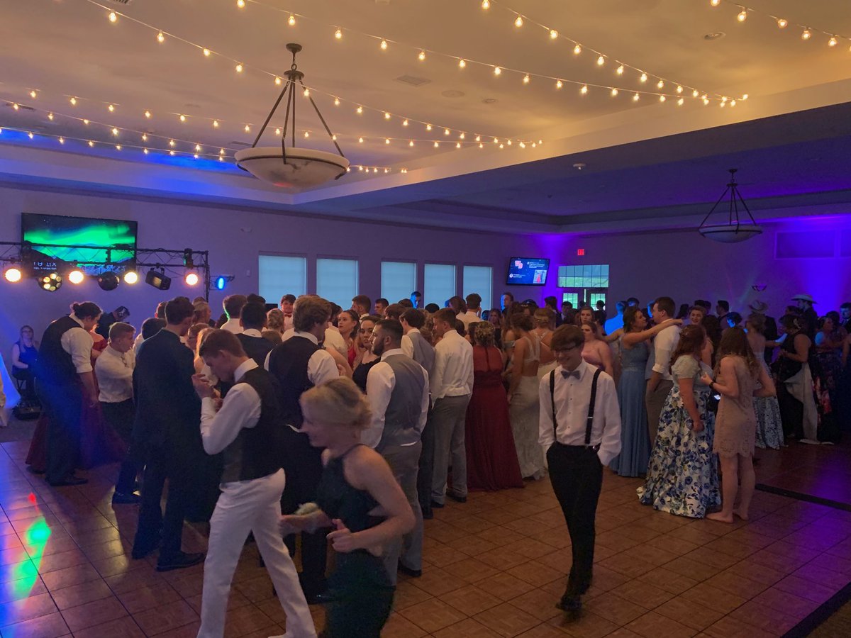 WeboJrSrHigh's tweet photo. #weboprom2019 https://t.co/oSN4b85GyN