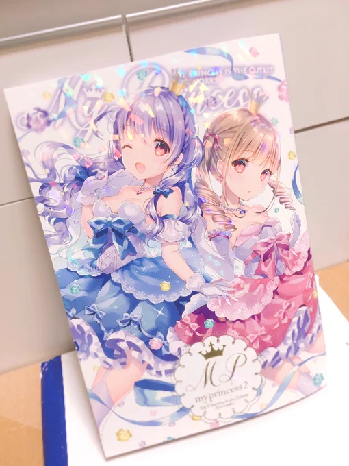コミティア新刊サンプル✨今回は厚いので無線綴じにする予定が凡ミスで中綴じになってしまったけど、イラストがノドまで全体見えるメリットもあるので良しということにしよ〜?久々に背表紙ちゃんと作ったのにね…?? 