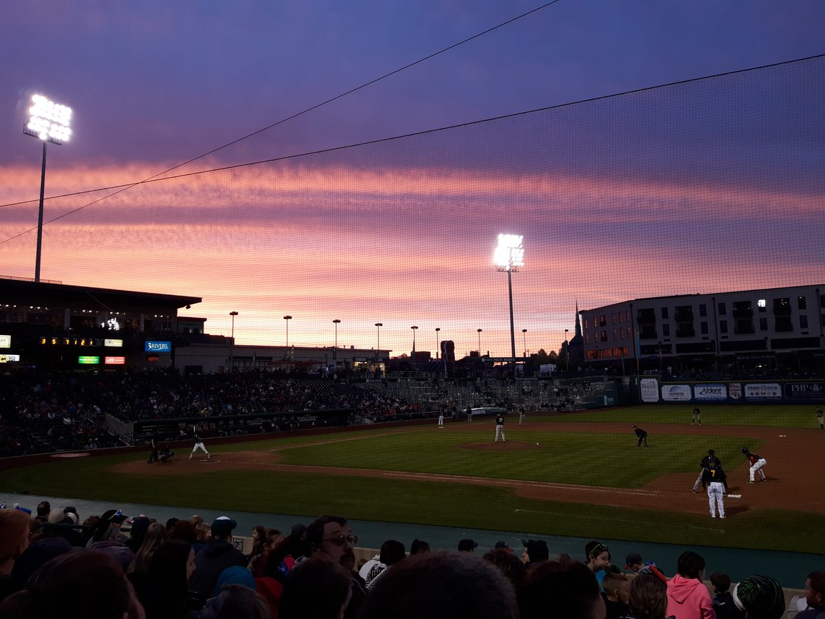smcarson19's tweet photo. @TinCaps A nice night for baseball https://t.co/PBplkEvurK