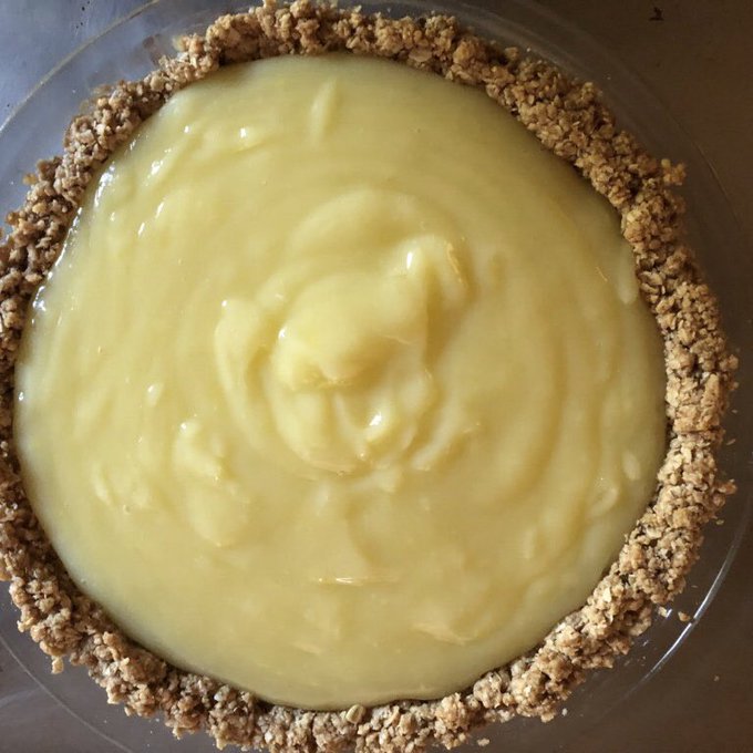 Made lemon meringue pie today with oatmeal crust 🥧🍋🍋🍋 https://t.co/jpYKV4WTtO<a href="/tag/togetic"class="tags"><span>#togetic</span></a>