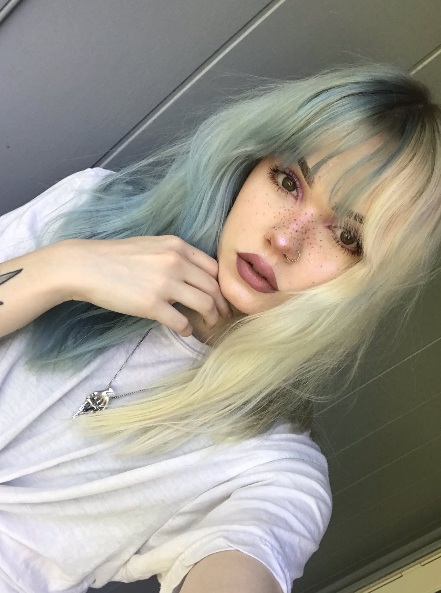 Billie Dyeing My Hair Half Half Pastel Blue Blonde T Co Enhwmedobs Go Check It Out T Co 4aybkpnaot Twitter