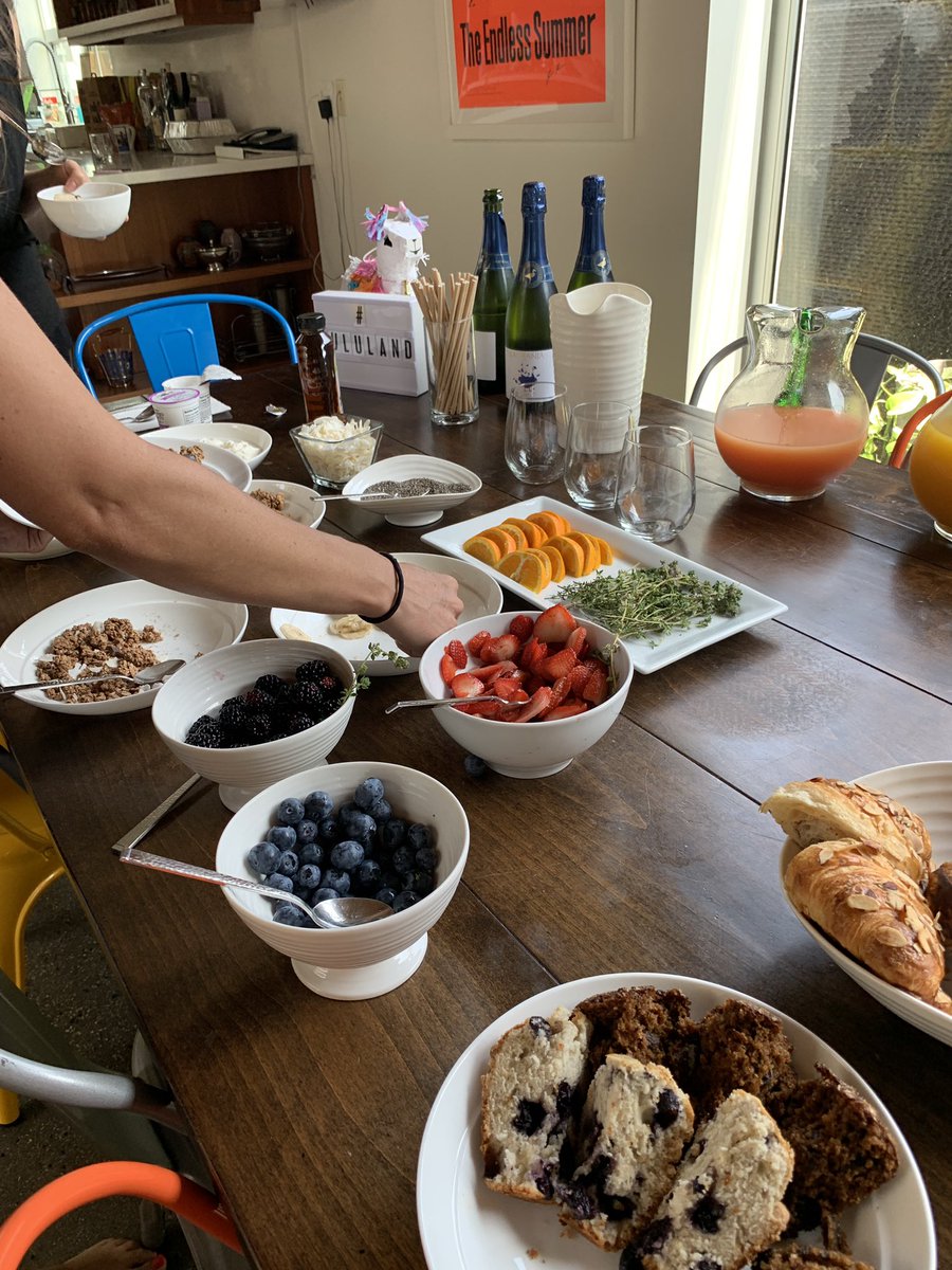 twitla's tweet photo. It started with the private yoga and homemade açaí bowls... then next thing I realized I was asking people if they took the 405 or the 101. 🙏 #LivingLikeALocal #LA #Acclimating https://t.co/V7TTHdwZqi