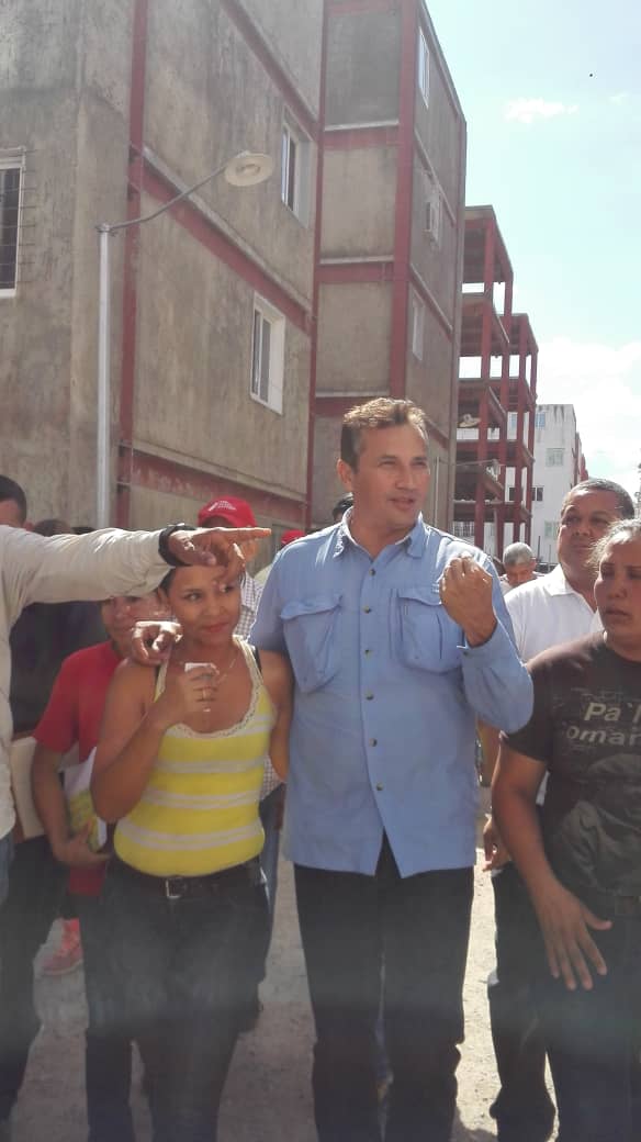 Con la visita de <a href="/EduardoPinateS/">Eduardo Pinate R</a> y de <a href="/IMVillarroel/">Ildemaro Villarroel Arismendi</a> ministros de nuestra patria, que junto al pueblo desplegado en todo el estado estamos consultando las decisiones que tomaremos en todos los niveles de gobierno nacional, estadal, municipal y popular.

#CambioEnRevolucion