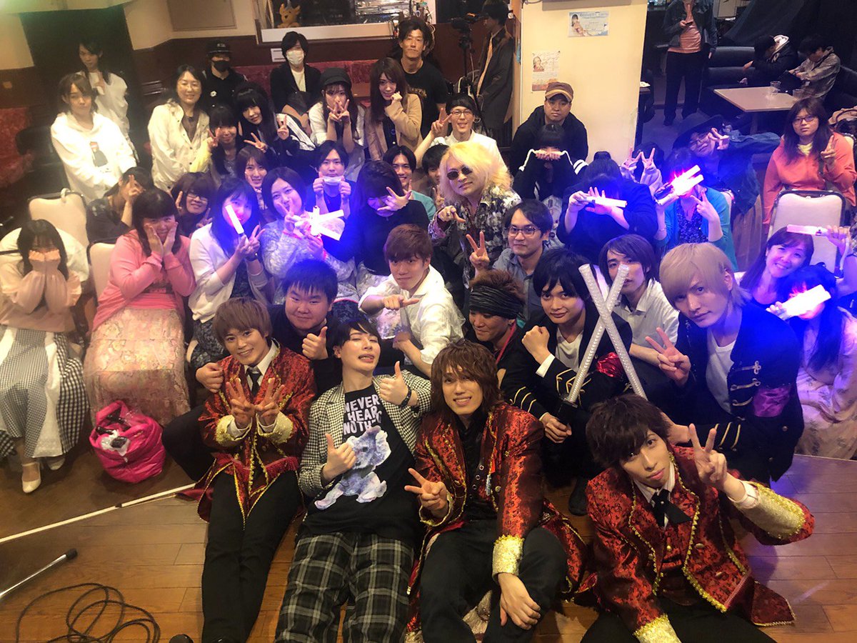 ask_1219's tweet photo. ケーナイト主催ライブ。

みんなのおかげでCDが出せることになりました！！

本当に感謝してもしきれない。ありがとうを言っても伝えきれないくらいに本当に幸せな気持ちでいっぱいです。

スタッフさんに、仲間に、何よりお客様にたくさんの愛を込めて、、、『ありがとうございました☺️💋』 https://t.co/3DIoVwZxoM