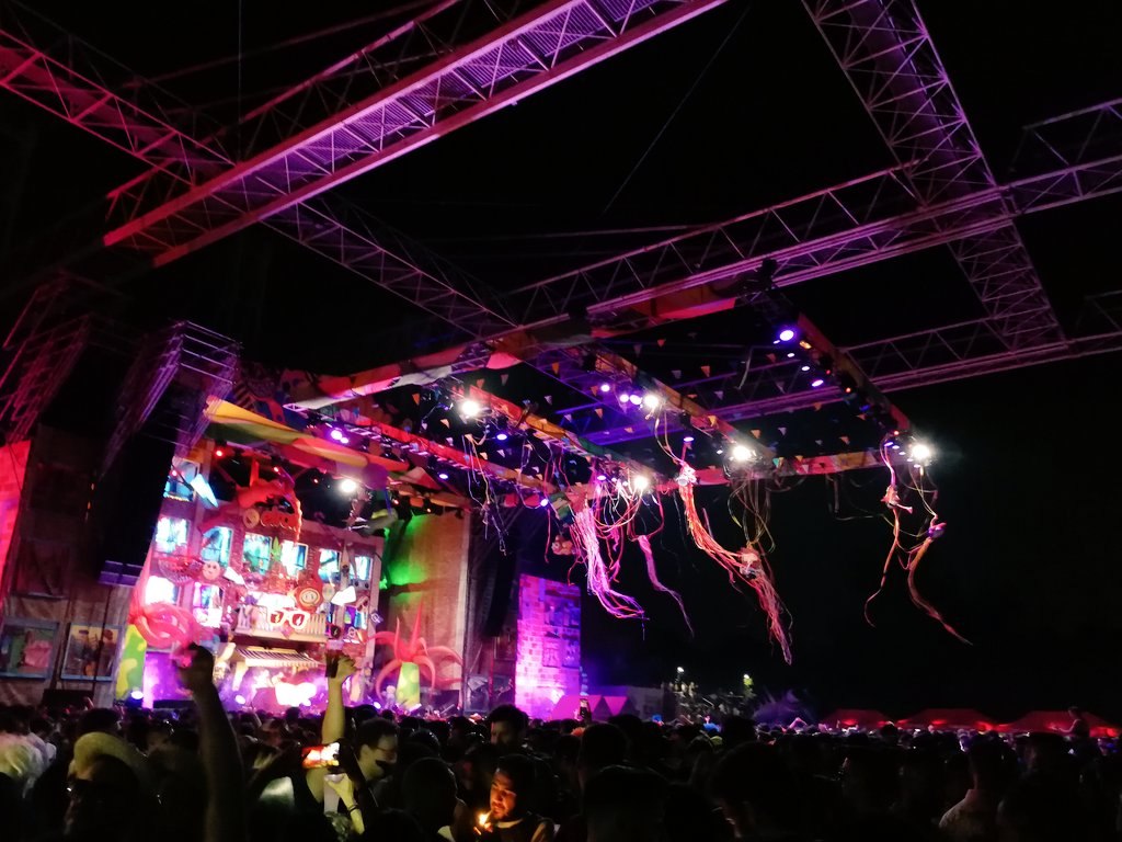 AudRocioJurado's tweet photo. Planazo de noche en #AuditorioRocioJurado con #elrow #singermorning, súper #festival en #Sevilla.
¡A disfrutar!
#Sevillahoy #elrowsevilla #FelizFinde https://t.co/C0RC3rKUO1