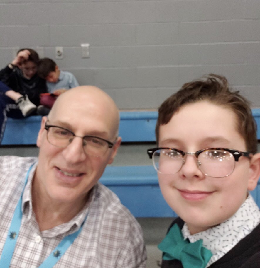 SnazzyReads's tweet photo. I got to meet @gordonkorman !
🤓📚❤️
#OMGMO https://t.co/xTTiw1Idh9