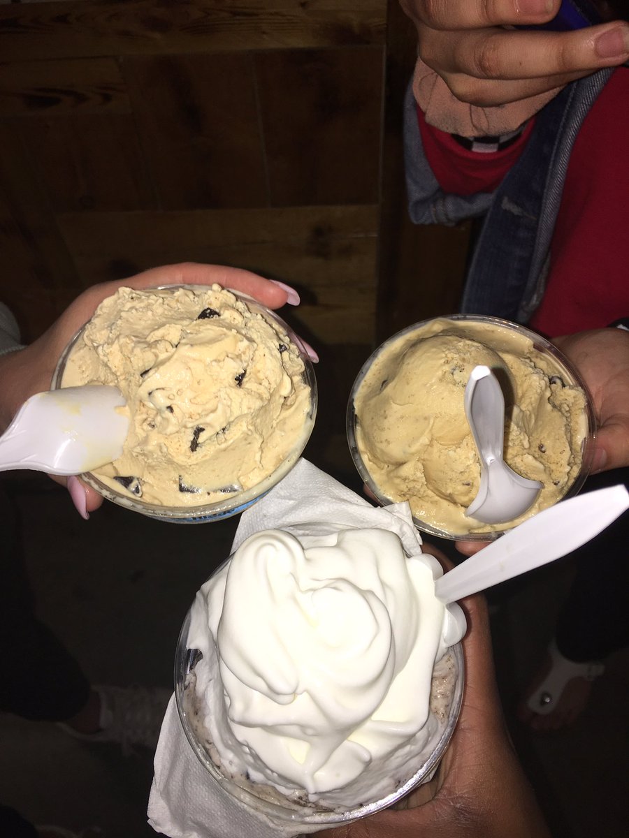 SUOLMarie's tweet photo. Just got ice cream from Crescent Ridge with my friends. 🍦#desserts #icecream https://t.co/ZTggoWL9AZ
