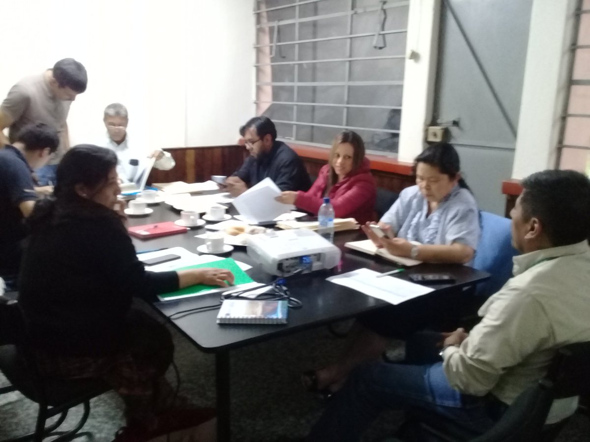 Hamilton_beach6's tweet photo. @SESAN_Toto participando en la reunion de trabajo de la Unidad Tecnica Regional del CONADUR Suroccidente para la revision final de las recomendaciones de la comision tecnica del presupuesto del #CONADUR https://t.co/3GSvwyTcyo