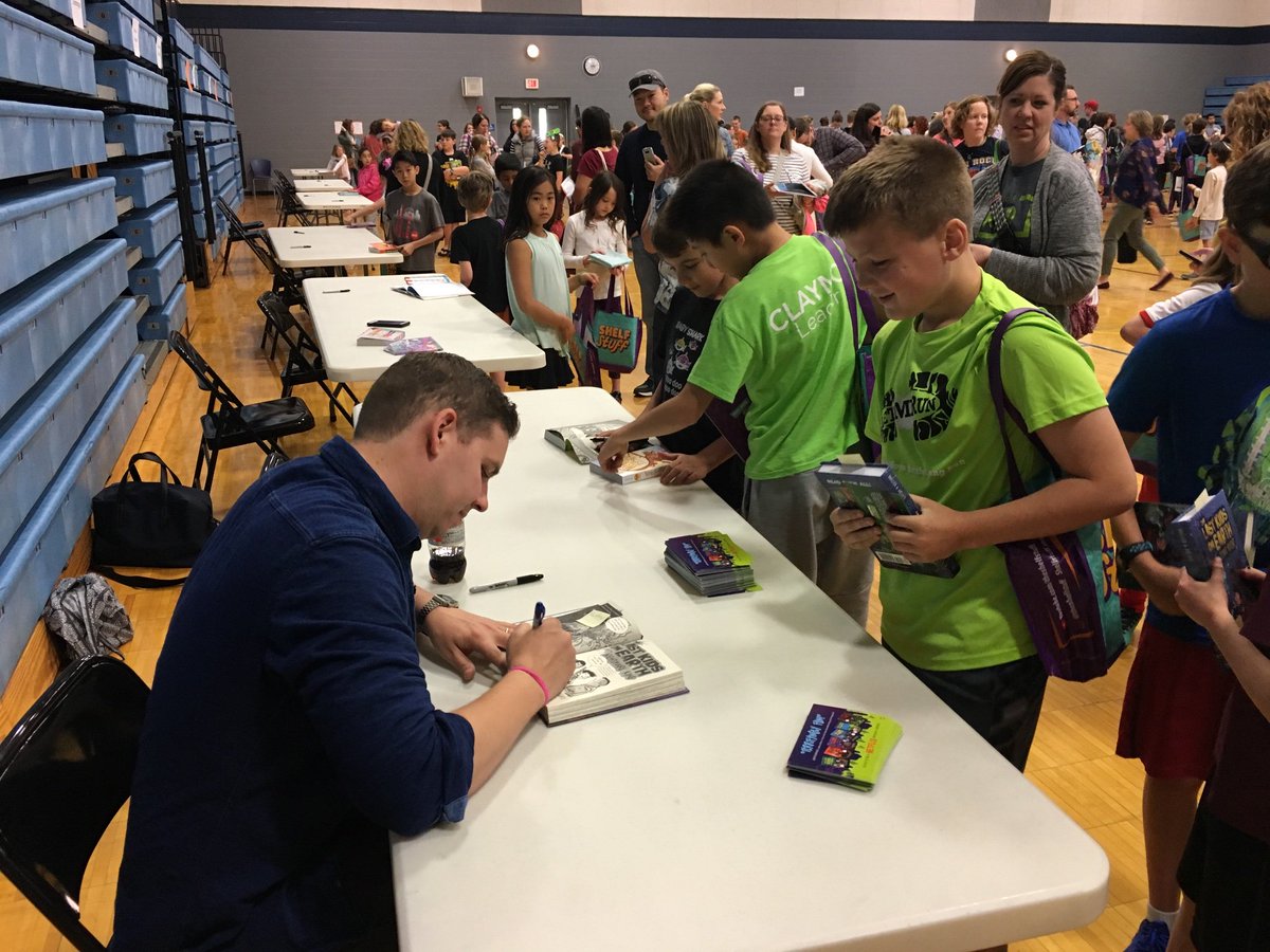 MattCrowe0331's tweet photo. Made his day!! Thanks!! @MaxBrallier #omgmo https://t.co/yjfGlyi4xG