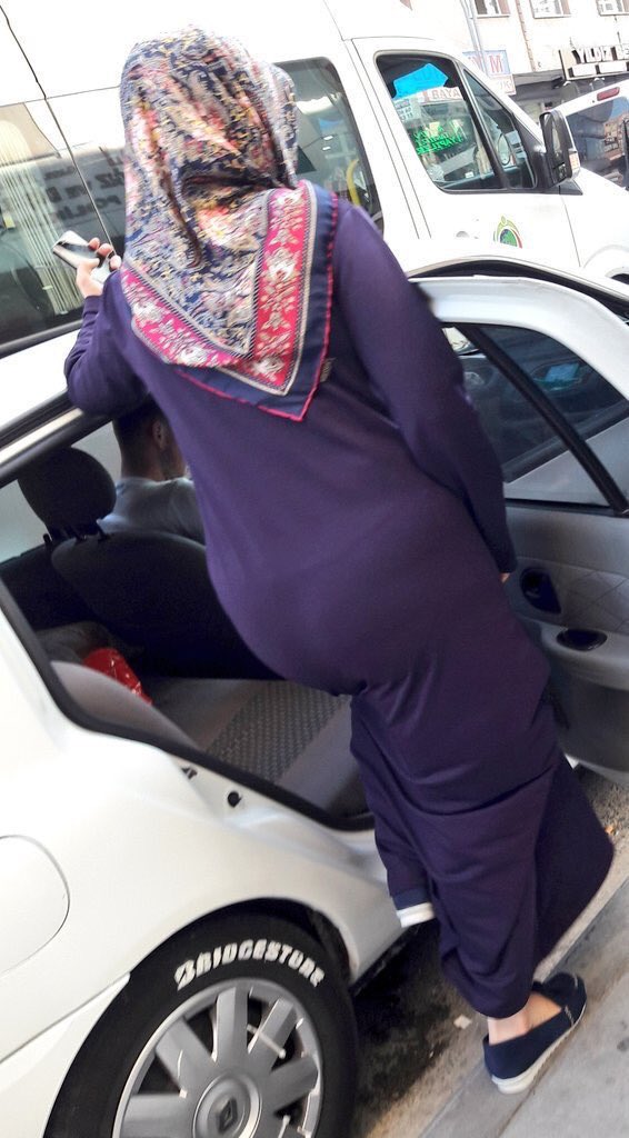 Красивые женщины в хиджабе. Arabian twitter. Танец в парандже. Туркиш мом хиджаб. Arabian twitter.