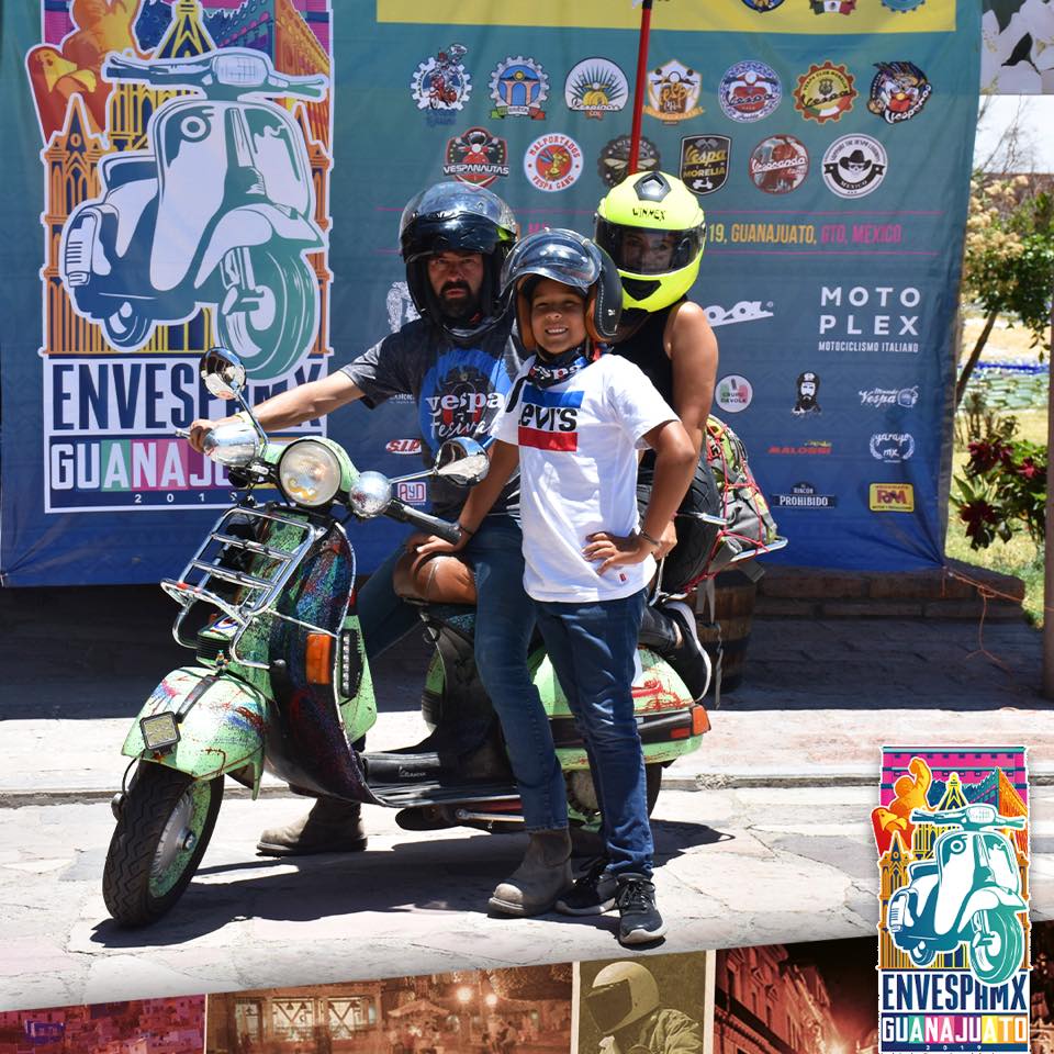 VespaMex's tweet photo. Así vivimos nuestro tercer día de #ENVESPAMX, concursos, diversión, premios y una gran cena disfrutando de la Estudiantina de Guanajuato. 🛵❤️
#soyVespa #Vespa @VespaClubMexico https://t.co/CJ7g2QdajD