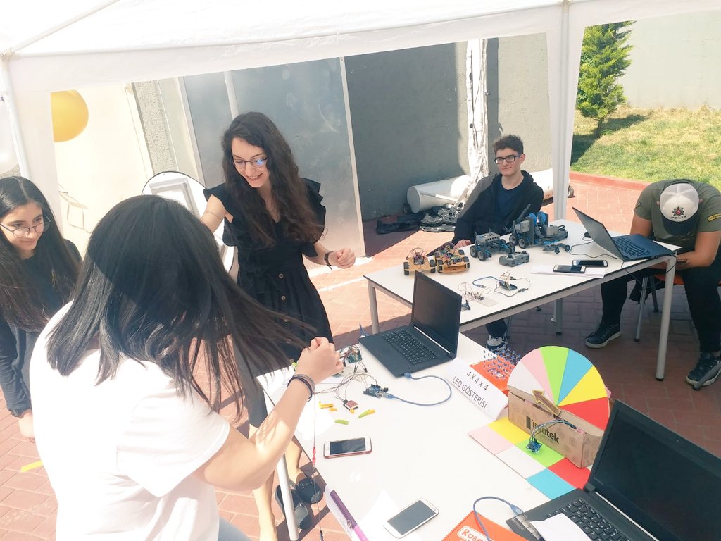 Bilim gunu <a href="/ismaillakdass/">İsmail</a> @atasehirkampus <a href="/UgurKodluyor/">Uğur Kodluyor</a>