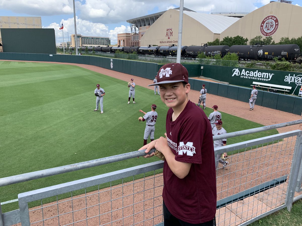 ClintNeely18's tweet image. Great Saturday w the birthday boy! Enjoying watching @aggiefieldguy and crew prep for game 2 between @HailStateBB @AggieBaseball Awesome field conditions!  #Doubleheader #HappyBirthdayJacob #HailState